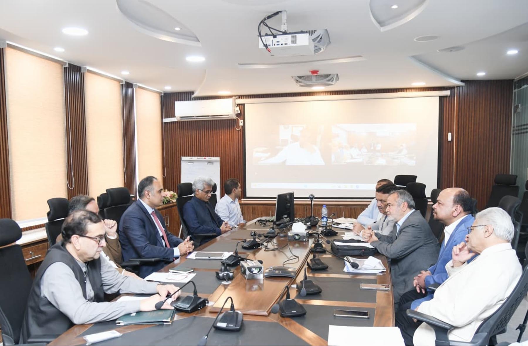 Exporters seek removal of power cross-subsidy, roadmap for Rs327 billion refunds
