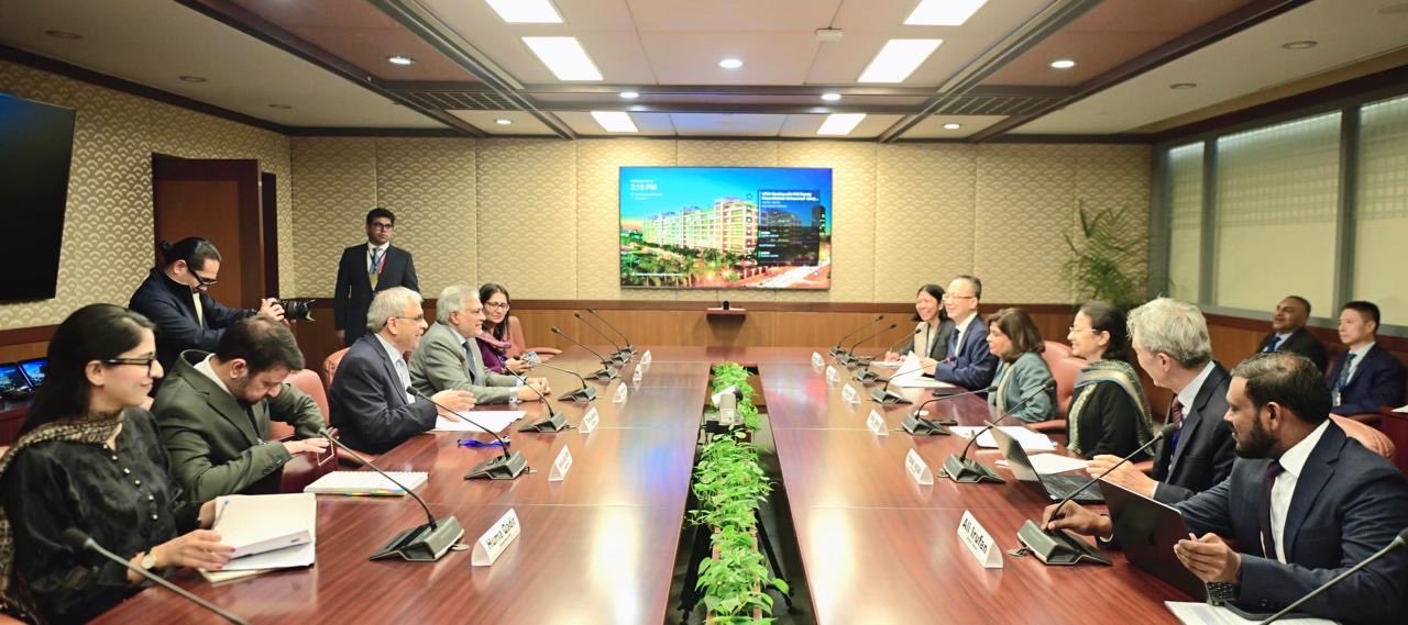 ADB reaffirms support for Pakistan’s ML-1 railway project as Dar seeks faster progress