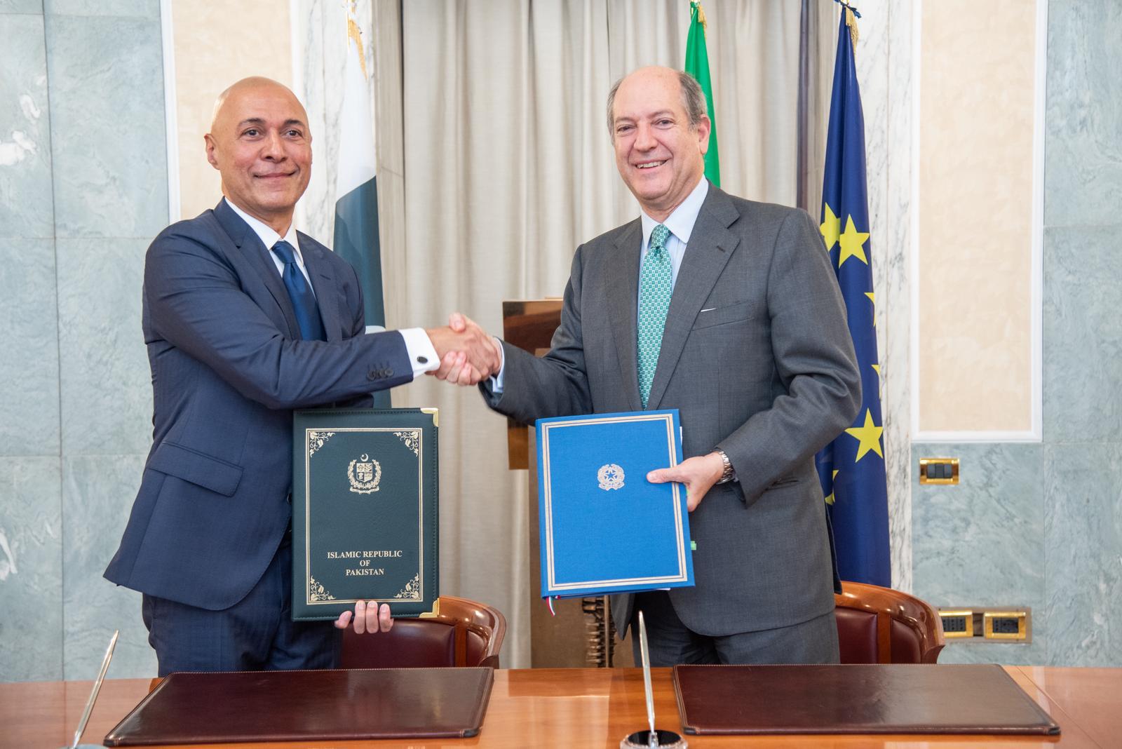 Pakistan, Italy sign pact to waive visa requirements for diplomatic passport holders