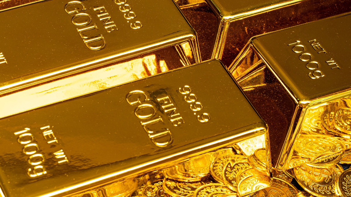 Gold heads for biggest weekly fall in six weeks as oil surge revives inflation concerns