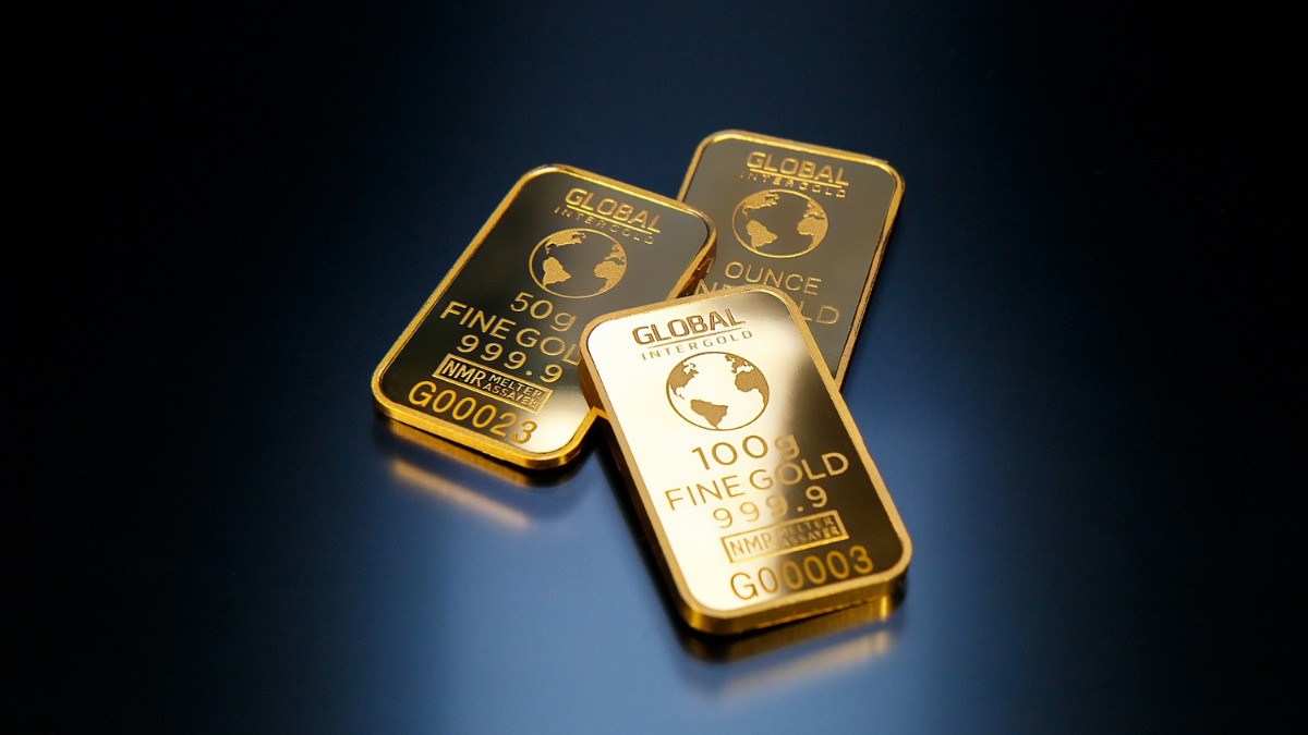 Gold retreats from two-week high as oil rally fuels rate hike concerns