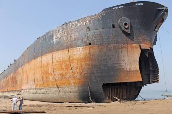 Gadani shipbreaking resumes after eight years as seven vessels arrive for dismantling
