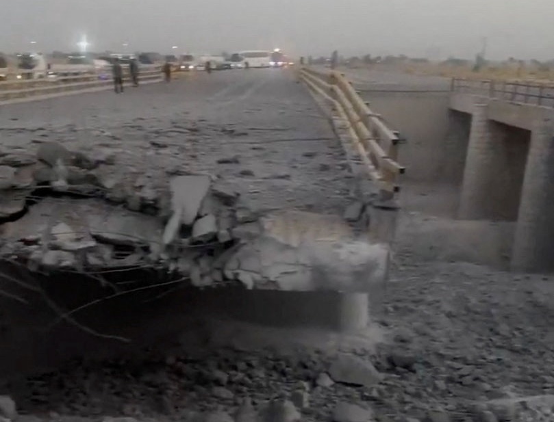 Iran strikes Gulf states after seventh night of US attacks