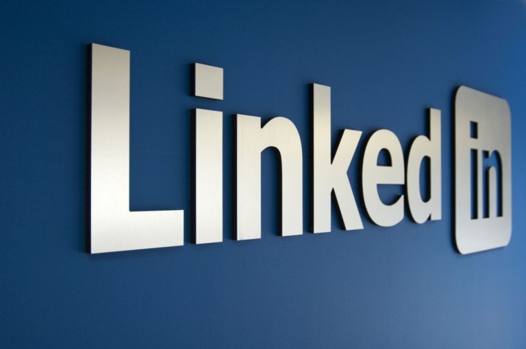 LinkedIn faces lawsuit from Premium customers over AI training data misuse