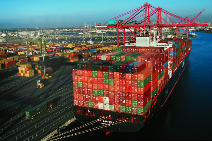 Few shipping companies stop collecting port congestion surcharge