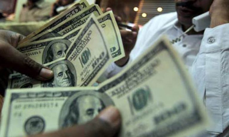 Pakistani forex reserves stabilize, reducing pressure on rupee