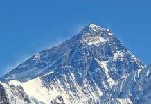 Record number of climbers to scale Everest