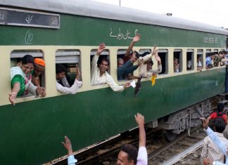 Pakistan Railways to outsource 11 passenger trains under new open auction system