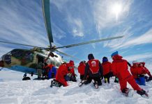 Tycoon takes investors heli-skiing to show them Pakistan is safe