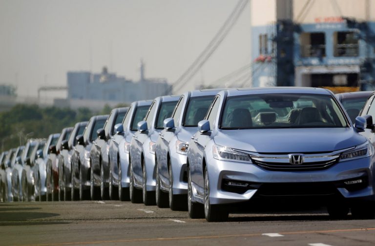 Honda recalling 900,000 minivans because seats may tip forward Honda recalling 900,000 minivans because seats may tip forward