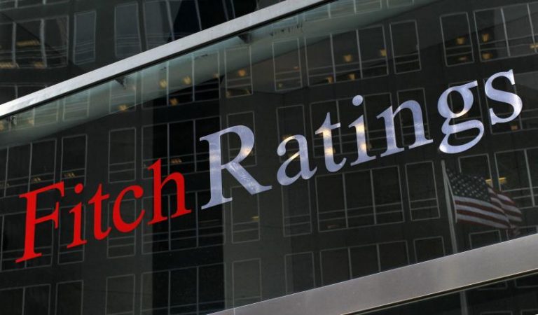Fitch downgrades Pakistan’s outlook to negative, reaffirms ‘B’ credit rating