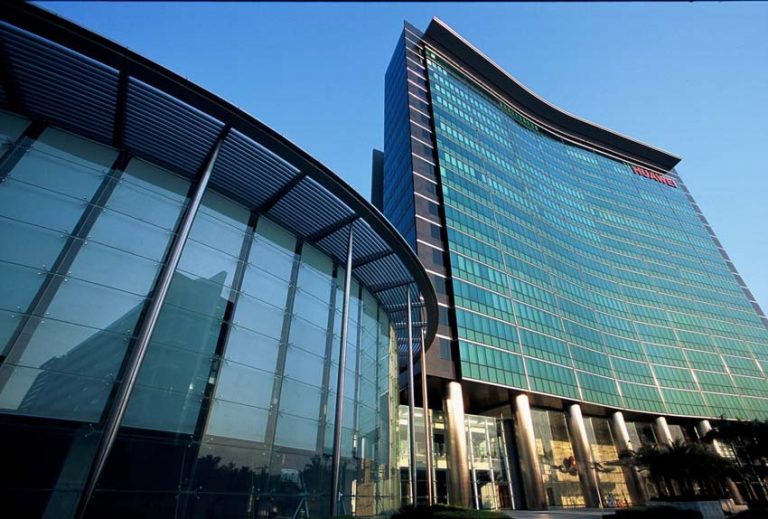 U.S. asks allies to shun Huawei equipment, WSJ reports; sector stocks fall