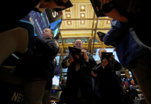 Globalists buck US index fund trend