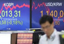 Asian stock markets mixed, as investors consider latest earnings