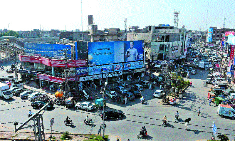 Shadow banking grows in Abid market, as conventional banks fail