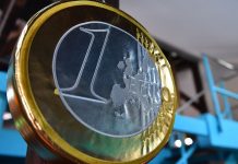 EU shares slide to six-month low on China, Italy worries