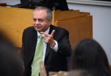 Dawood praises Pak Suzuki Motors for achieving 2m unit production