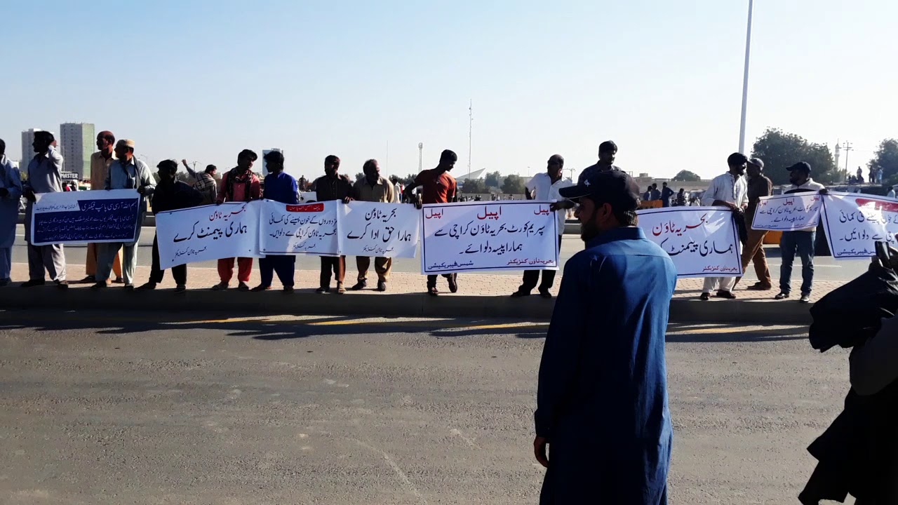 Bahria Town employees end protest after negotiations