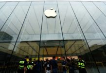 China court bans iPhone sales in patent dispute Â