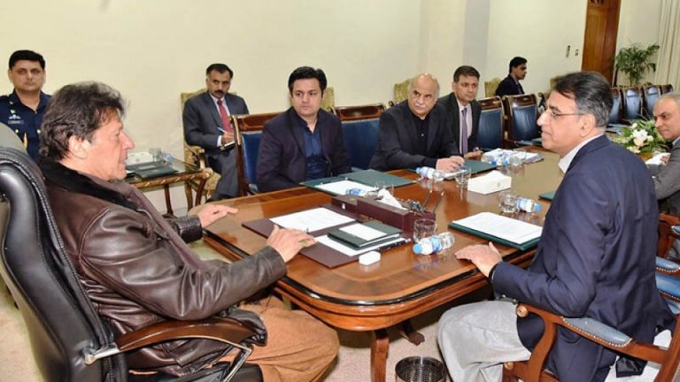 PM directs FBR to focus on ‘influential’ tax evaders, non-filers PM directs FBR to focus on ‘influential’ tax evaders, non-filers