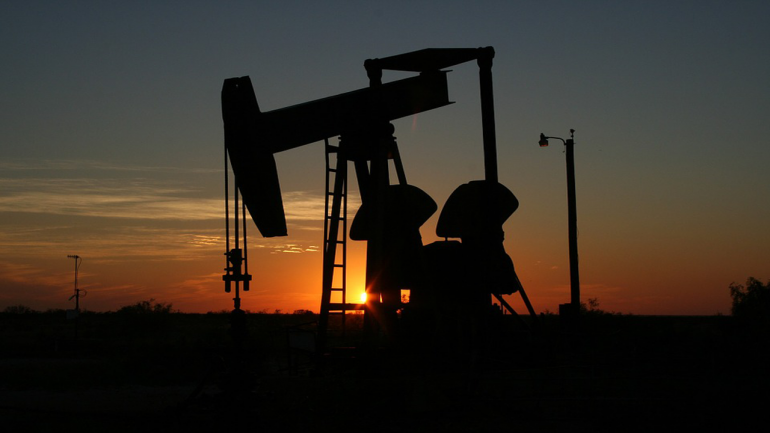 Oil rises as investors grow optimistic over OPEC output deal