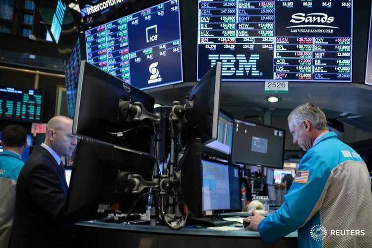 US fund managers brace for consumer slowdown