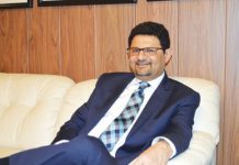 Miftah Ismail takes a dig at govt’s economic policies