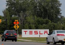 Tesla’s store-shuttering strategy may pull the rug out of solar