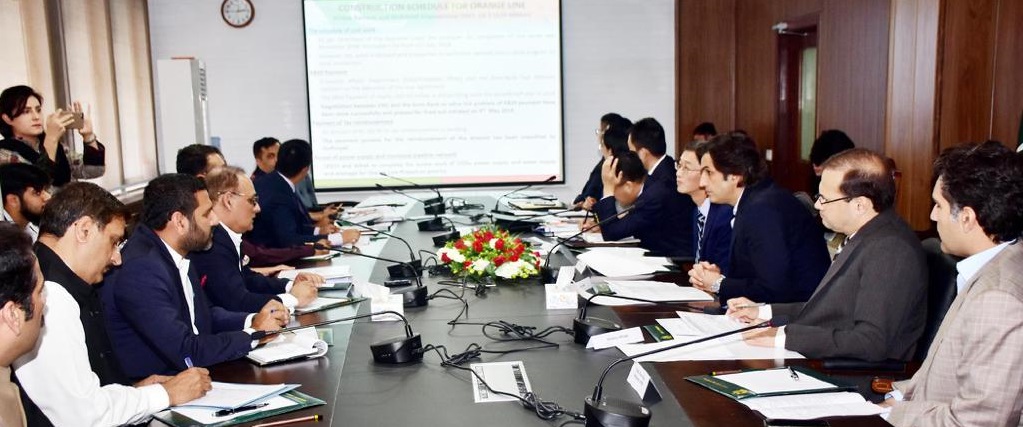 'Govt striving to complete CPEC projects within set timelines'
