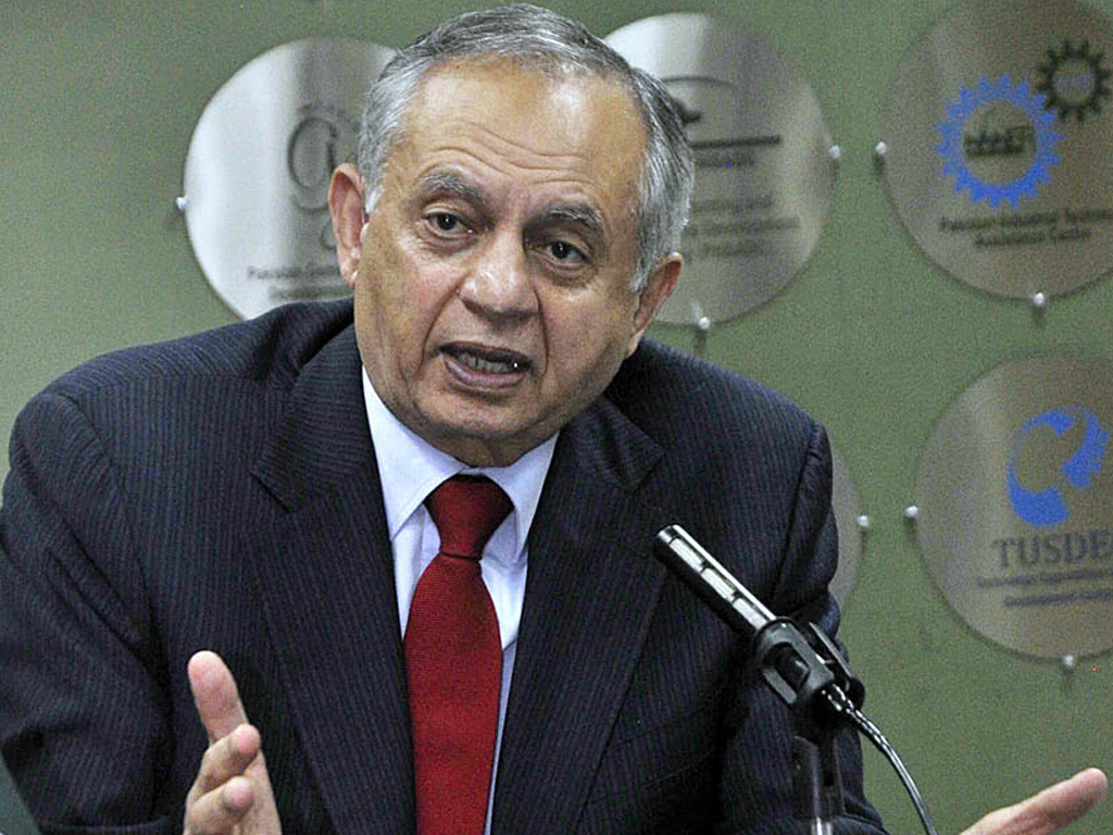 Efforts underway to enhance cotton production: Dawood