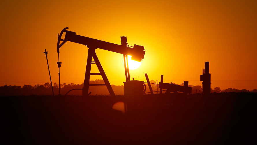 Oil prices fall 1pc as economic worries outweigh tanker tensions