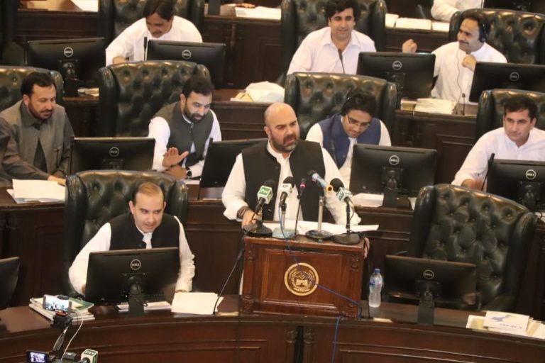 KP unveils Rs900bn budget for 2019-20 KP unveils Rs900bn budget for 2019-20