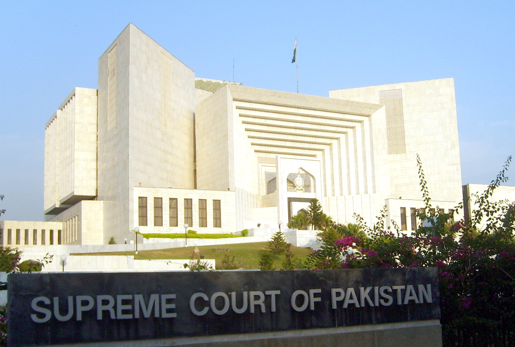 SC directs companies to pay tax on water extraction