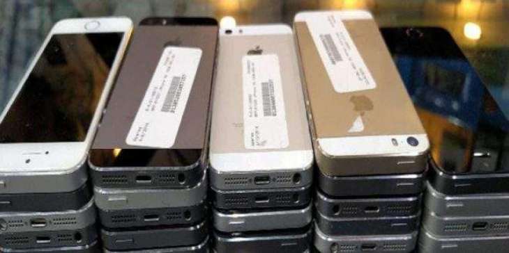 After failing to curb phone smuggling, govt looks to withdraw baggage exemption