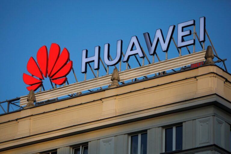 Huawei outsells smartphone rivals in China, tightens market grip amid US spat
