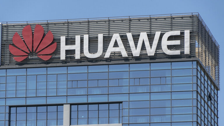 Huawei rolls out 5G phone and flags first Hongmeng device