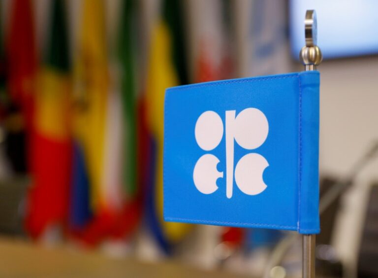 Global oil market in glut, but not a big enough one for OPEC