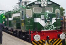 PM directs completing Pakistan Railways’ restructuring