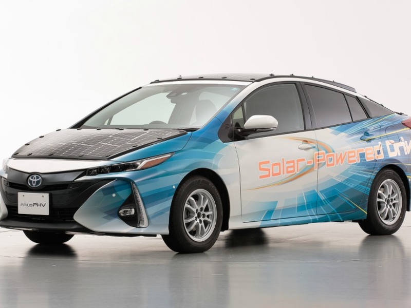 Toyota tests solar-powered Prius in quest for plugless electric car ...