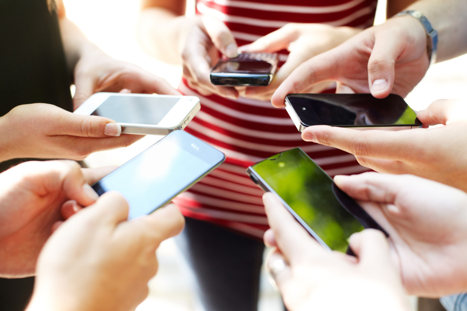 Mobile phone imports surge 35pc