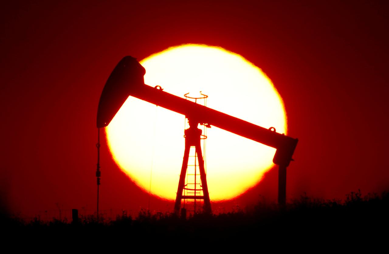 Oil rises on hopes OPEC will extend supply cuts