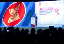 Trade talks in balance at Southeast Asian leaders summit