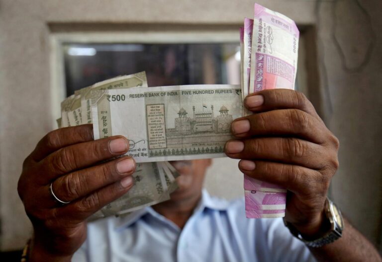 Slowing Indian economy spells tough times ahead for rupee
