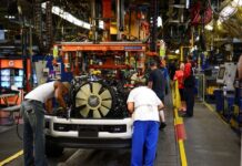 US factory sector contracts again in November