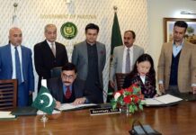 Pakistan, ADB sign $1.3bn loan agreementÂ