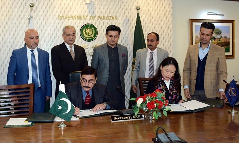 Pakistan, ADB sign $1.3bn loan agreement 