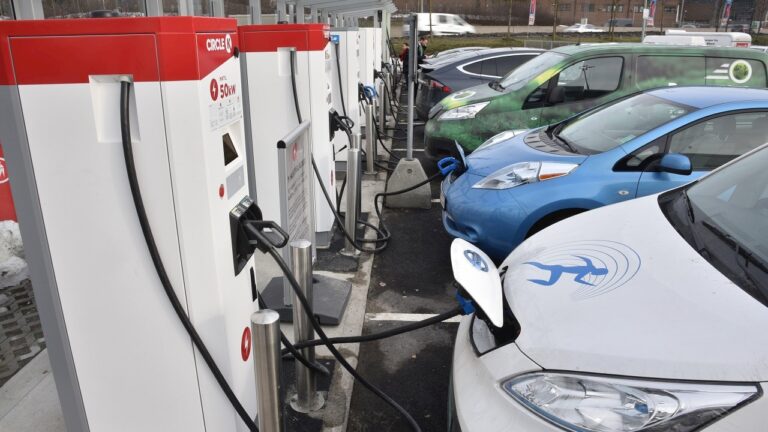 EU opens subsidies for electric battery push