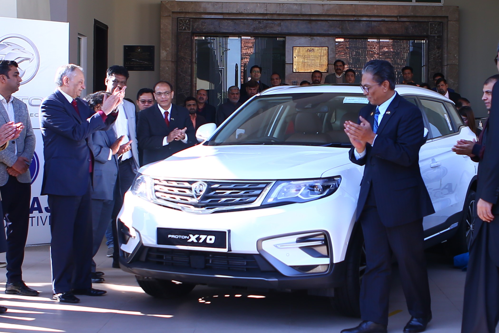 Proton to enter Pakistani market as PM Imran receives X70 from Malaysian PM