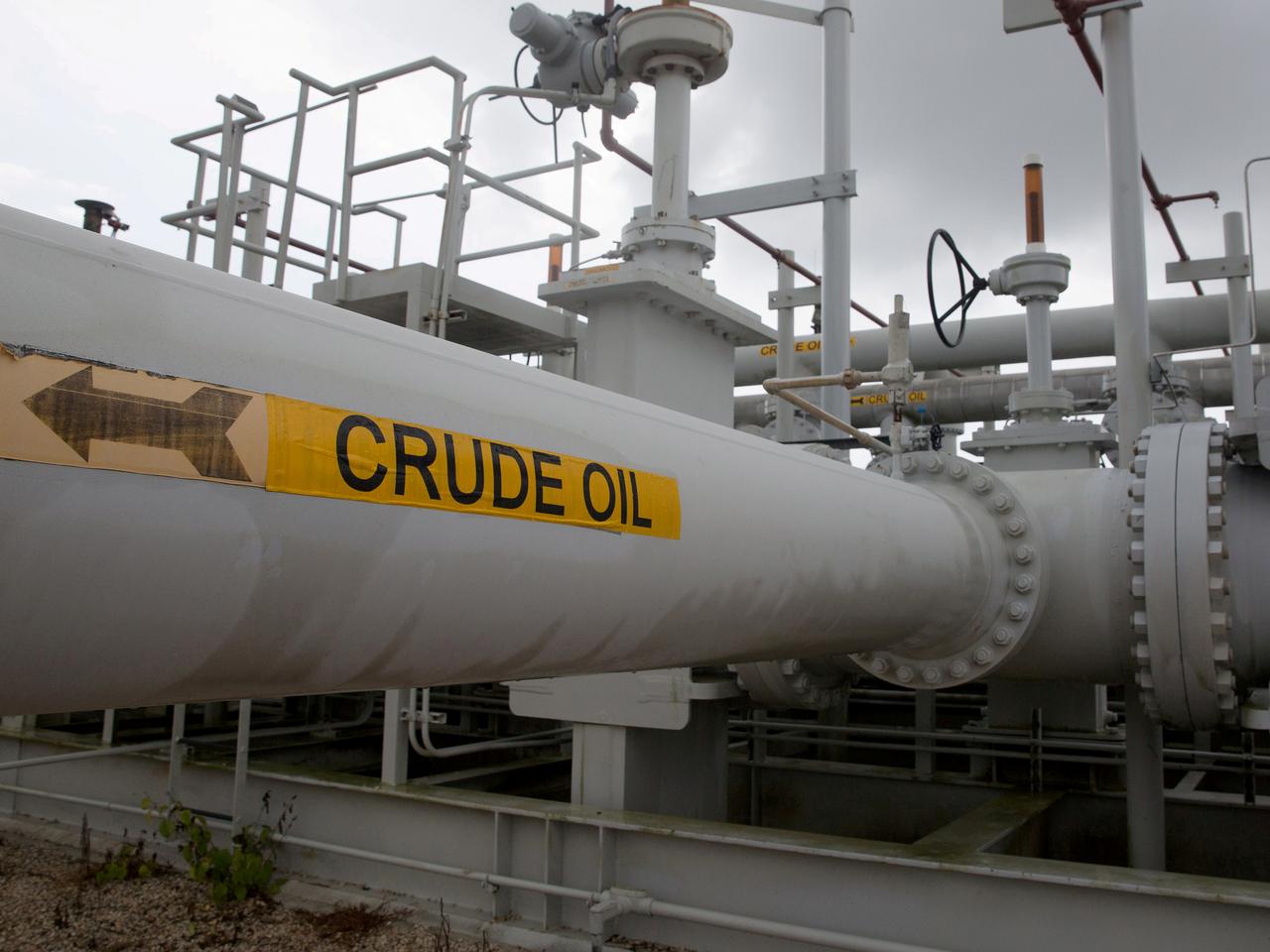 Oil gains ahead of US-China trade deal, snapping four-day decline