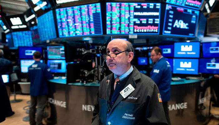 US stocks end higher over China virus concerns